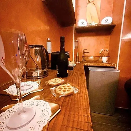 Moya 1 - In Love hotel Rome