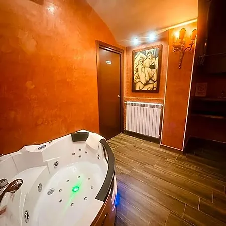 Moya 1 - In Love hotel