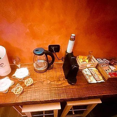 Moya 1 - In Love hotel