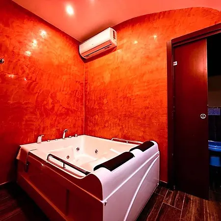 Moya 1 - In Love hotel Rome
