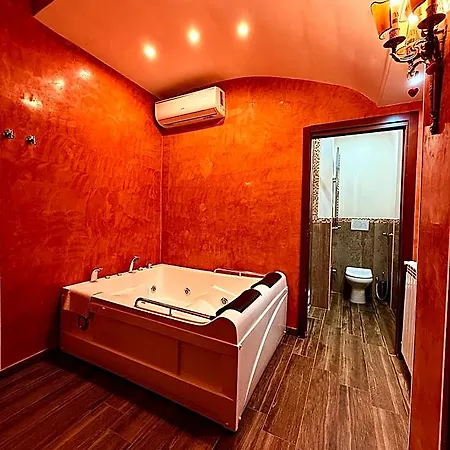 Love hotel Moya 1 - In