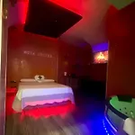 Moya 1 - In Liefdeshotel Rome