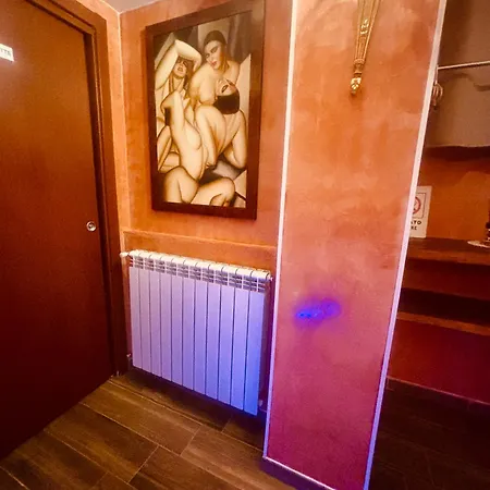 Moya 1 - In Liefdeshotel Rome